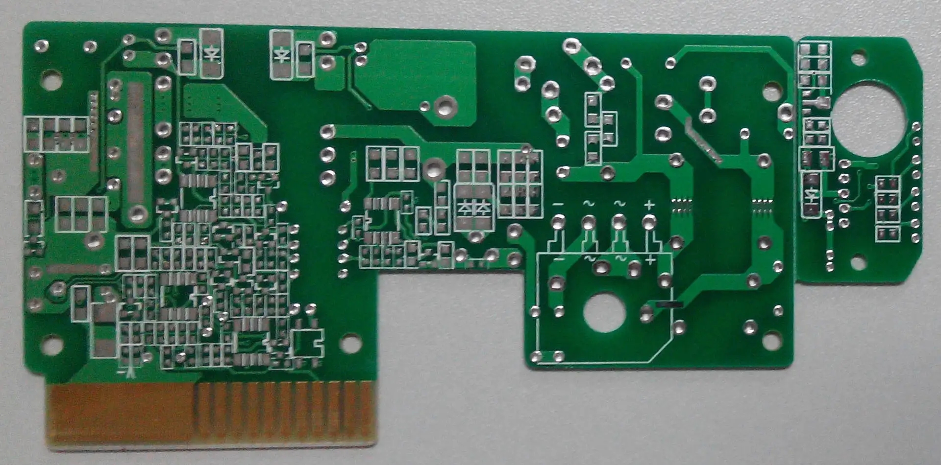 PCB表面沉金工艺特点及电容放置