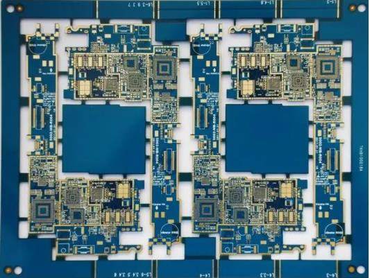 分享并解释如何在 PCB 设计中构建多层 PCB 堆栈